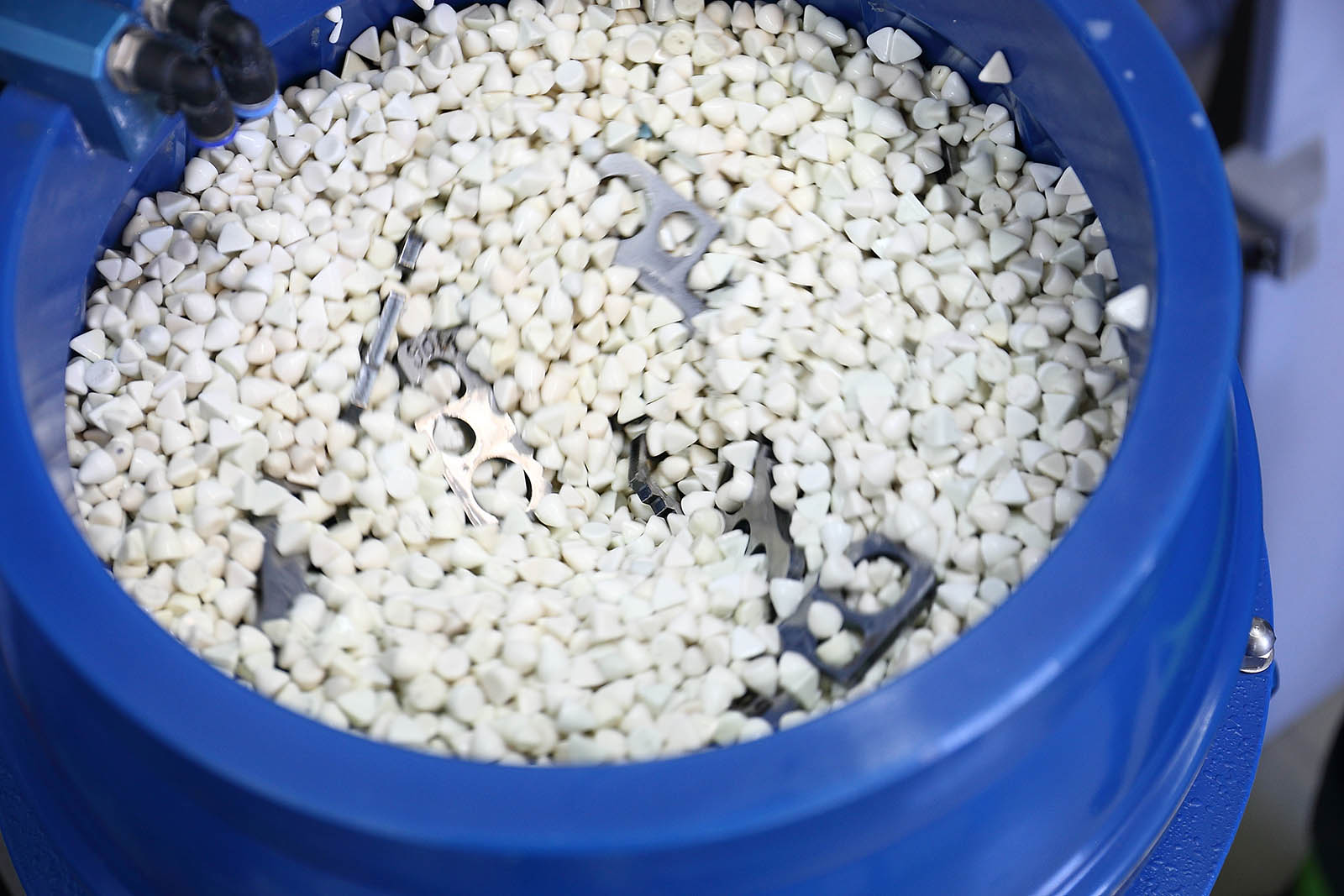What is Vibroabrasive Finishing and How Does It Work? A Complete Guide